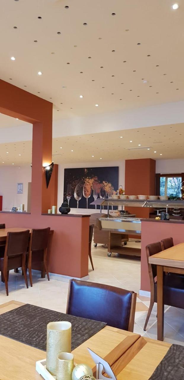 Hotel Imota นอยวิท ภายนอก รูปภาพ